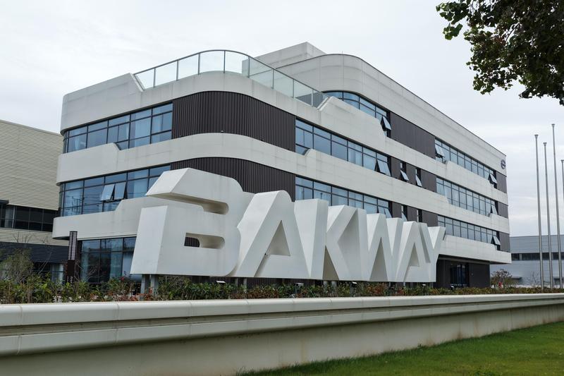 Polycarbonate Sheet Cutting, Drilling and CNC Machining Guide for OEM Buyers 1 Bakway polycarbonate sheet manufacturing workshop