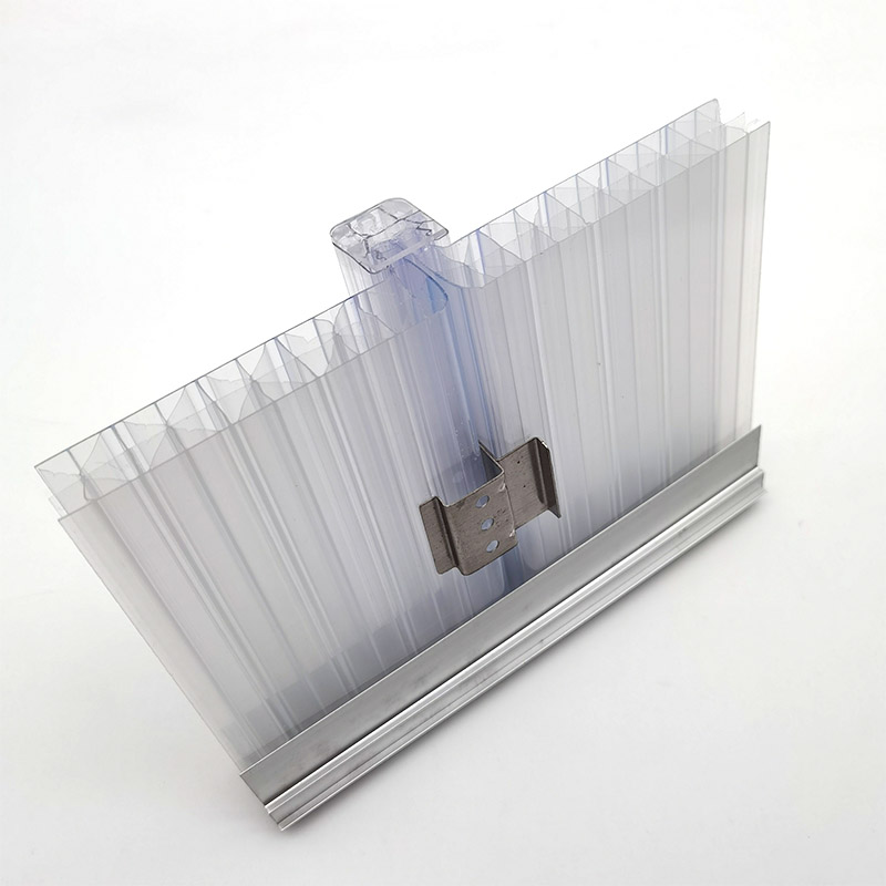 U-lock polycarbonate panel locking edge and connector profile