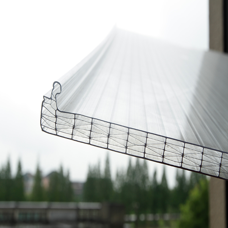 U-lock polycarbonate facade or canopy application